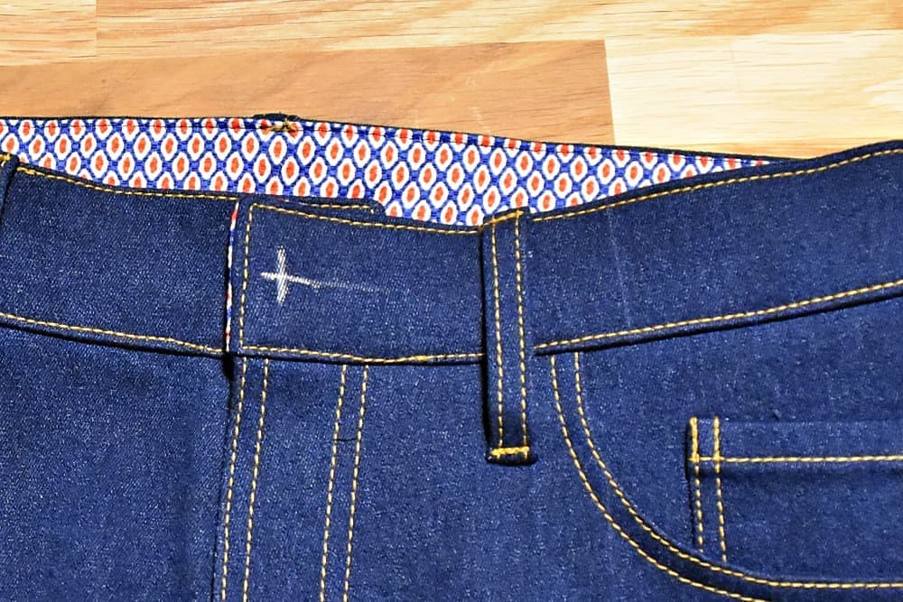 Knopfloch Position markieren Jeans